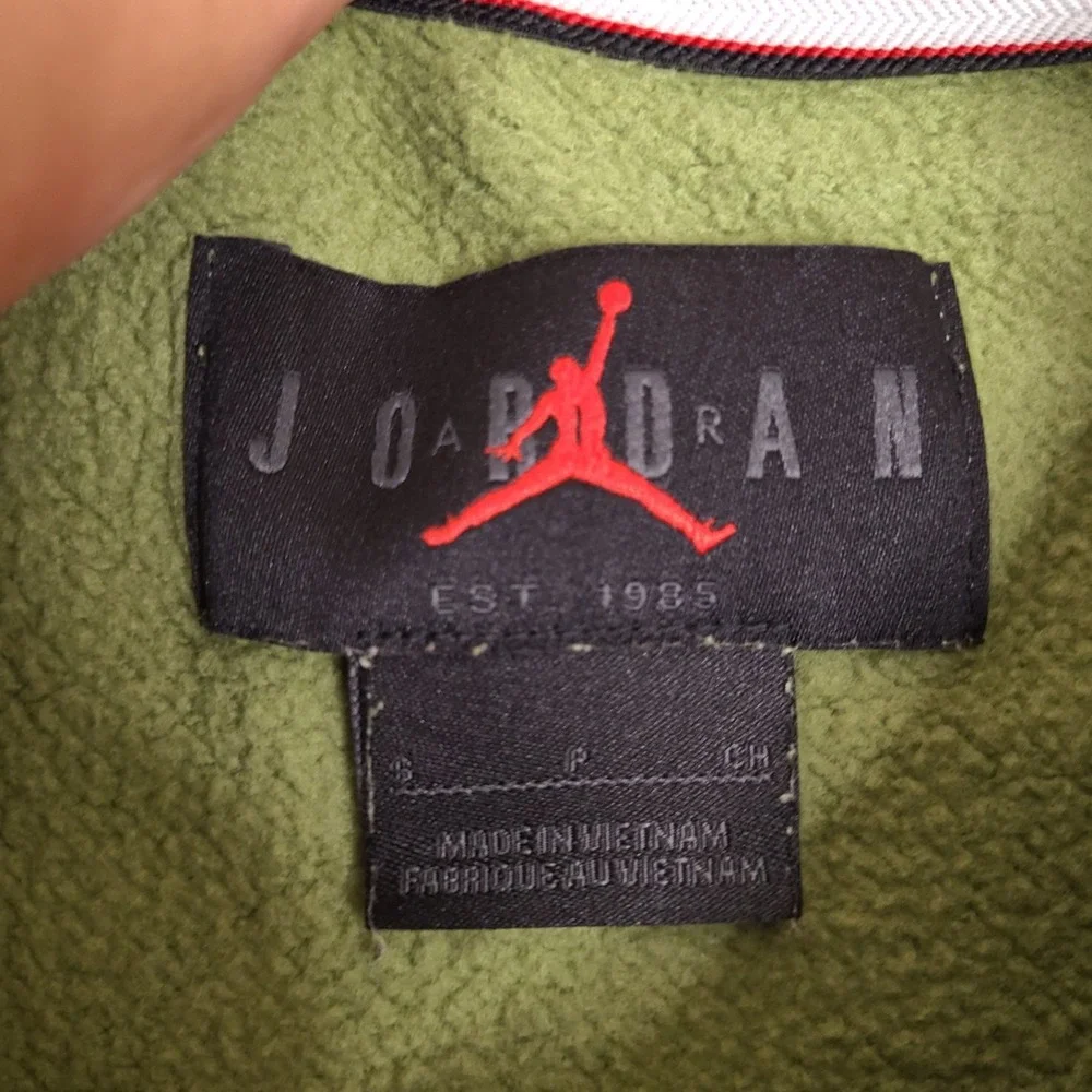Air Jordan Essential Fleece Crewneck Sweatshirt Mens Small Green‎ Jumpman Logo